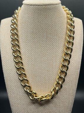 Gold Chunky Cuban Link Necklace - Women's Fashion Jewelry. Heavy 1980s gold tone